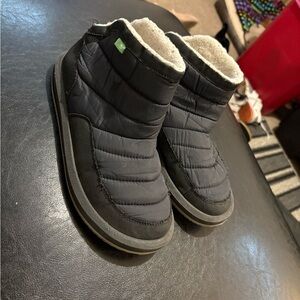 Sanuk Black Ankle Boots